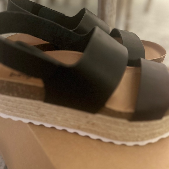 Dirty Laundry NWT Women's Peyton Platform Leather Dress Sandals - Picture 3 of 8